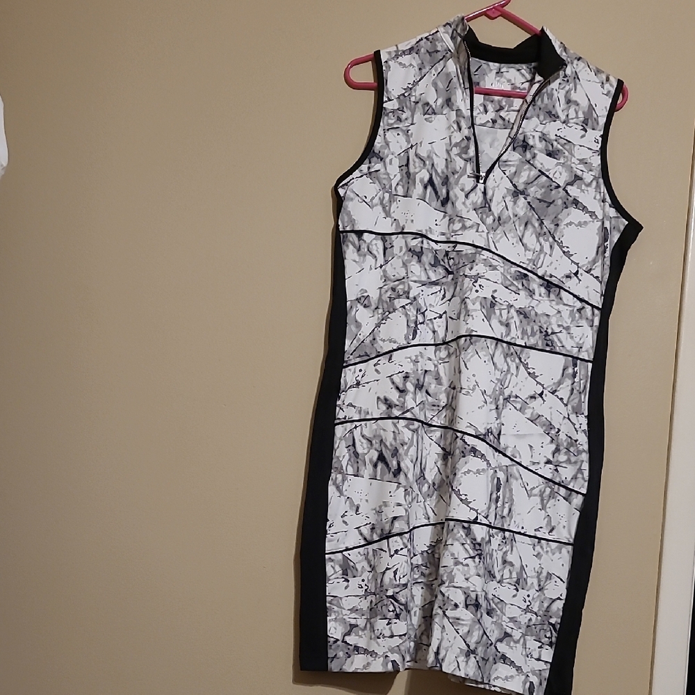 Tail Monochrome Abstract Golf Dress